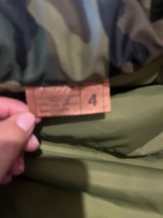 Chaqueta militar camuflaje y pantalon