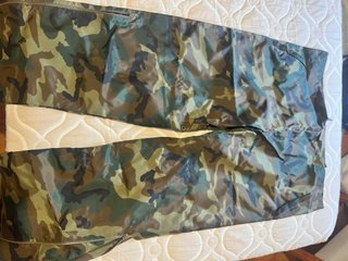 Chaqueta militar camuflaje y pantalon