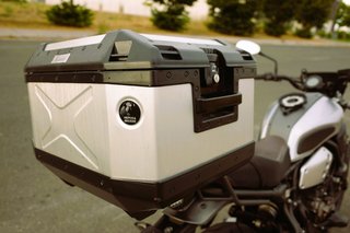 Yamaha XSR700 ABS Akrapovic + Baúl. Apta A2.