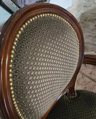 Sedia/Poltrona, legno massello con schienale a medaglione