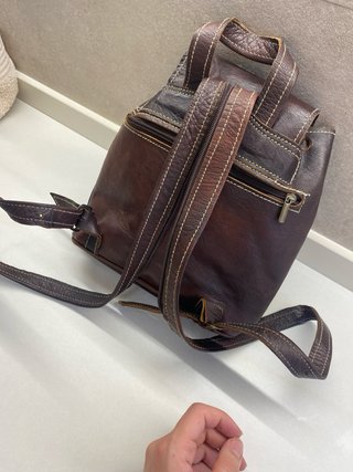 Mochila de cuero marrón