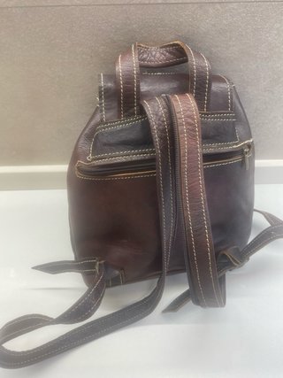 Mochila de cuero marrón