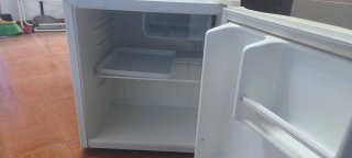 Nevera pequeña blanca