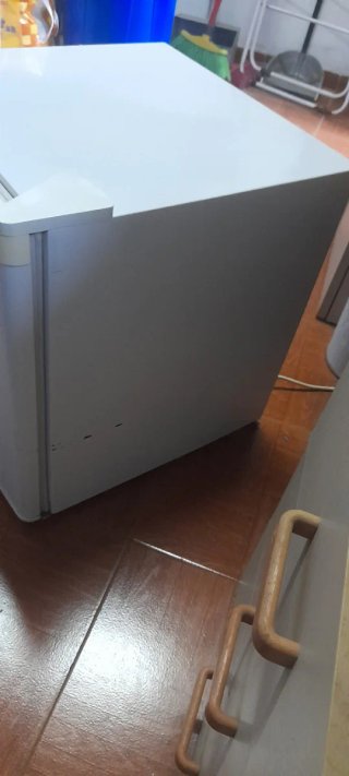Nevera pequeña blanca