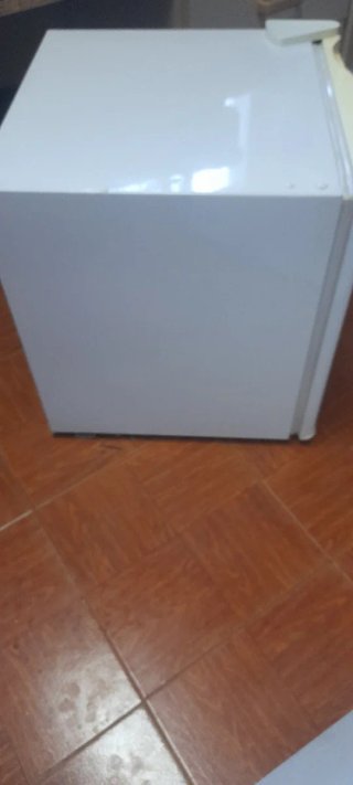 Nevera pequeña blanca