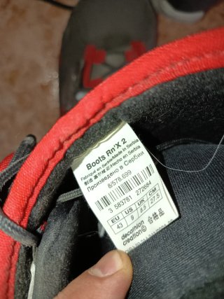 Botas de Snowboard Negras y Rojas