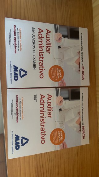 Libro de exámenes auxiliares administrativos Murci