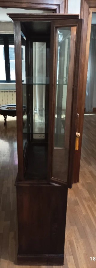 Vitrina de madera y cristal Hecha a mano