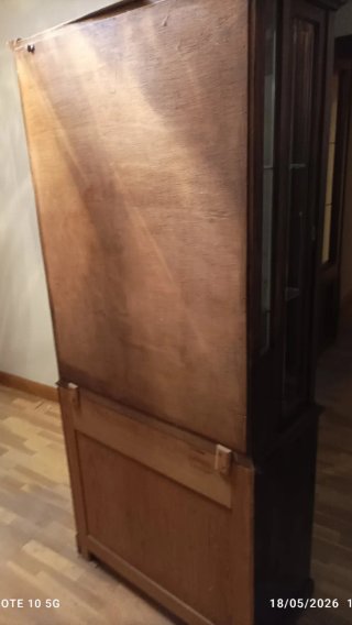 Vitrina de madera y cristal Hecha a mano