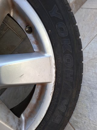 Neumático de Nissan Qashqai+Llanta 215/55 R17 94V