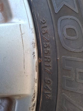 Neumático de Nissan Qashqai+Llanta 215/55 R17 94V