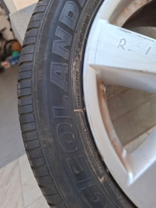 Neumático de Nissan Qashqai+Llanta 215/55 R17 94V