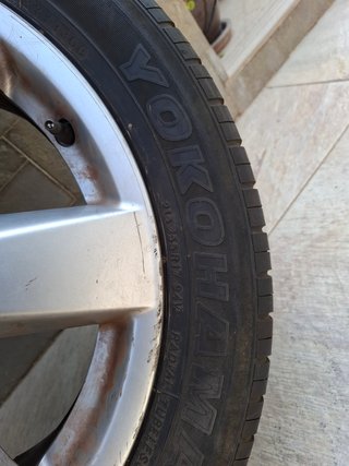 Neumático de Nissan Qashqai+Llanta 215/55 R17 94V