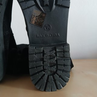 Botas altas negras con cordones
