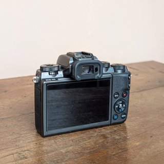 Canon EOS M5 + Adaptador EF + 15-45 IS