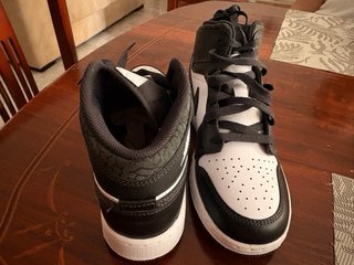 Nike Air Jordan 1 Mid Talla 38