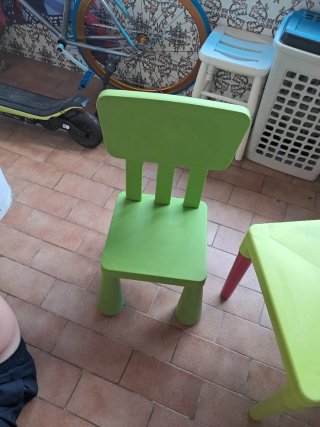 Conjunto mesa y 2 sillas infantiles