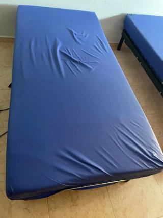 Cama articulada hospitalaria