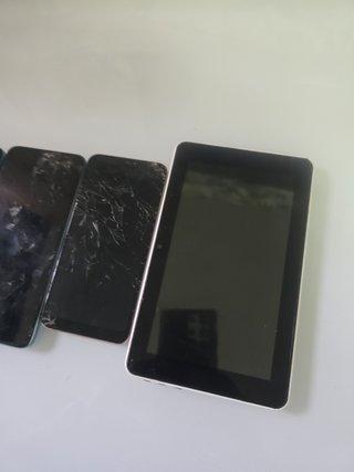 Lote de 4 móviles y 1 tablet (para piezas o repara