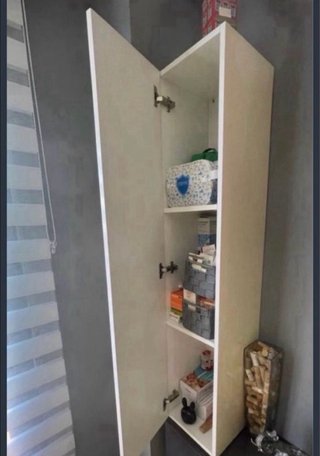 Mueble de salón modular gris y blanco