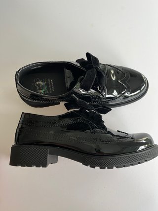 Zapatos negros charol