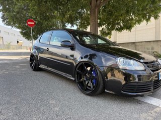 Volkswagen Golf MK5 R32