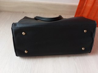Bolso negro con monedero a juego