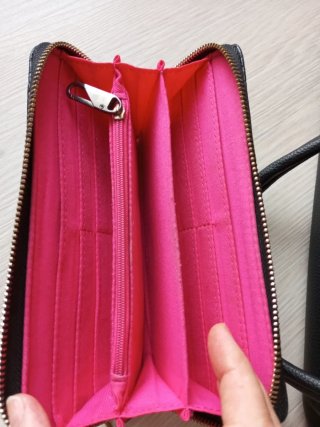 Bolso negro con monedero a juego