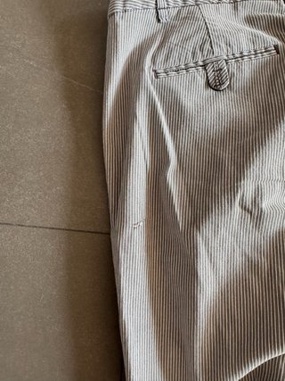 Pantalón beige de rayas