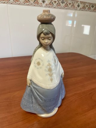 Figura Lladró Niña con Cántaro Porcelana