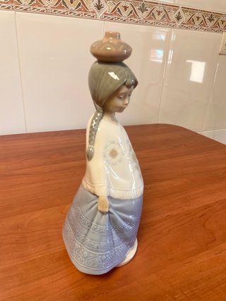 Figura Lladró Niña con Cántaro Porcelana