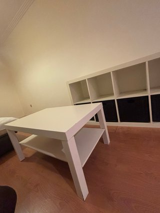 Mesa centro y estantería salón