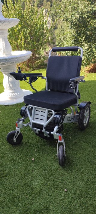 Silla de ruedas eléctrica plegable