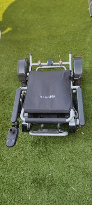 Silla de ruedas eléctrica plegable
