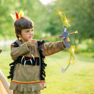 Set di Arco e Frecce per Bambini, 2 Set di Tiro con Arco LED Illuminato con 20 Frecce con Ventosa, Bersaglio in Piedi, 2 Fondine, 2 Pistole, 20 Palle Morbide, 3 Bersagli, Giocattolo...