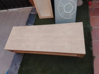 Mesa de salón de madera beige