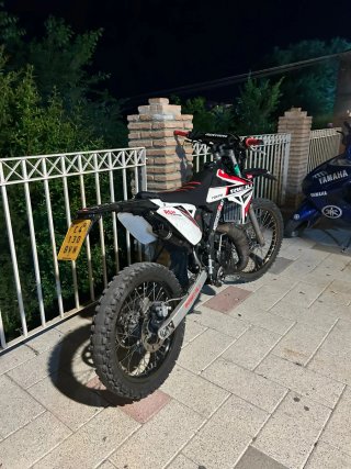 Rieju MRT Enduro Negra, Roja y Blanca