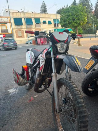 Rieju MRT Enduro Negra, Roja y Blanca