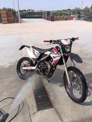 Rieju MRT Enduro Negra, Roja y Blanca