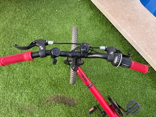 Bicicleta Infantil B'Twin 20 6V Roja