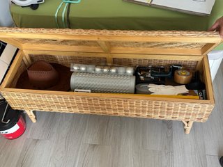 Mueble mimbre pie de cama