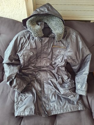 Chaqueta negra con capucha y forro polar Talla 12