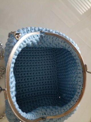 Borsa uncinetto azzurra con catena