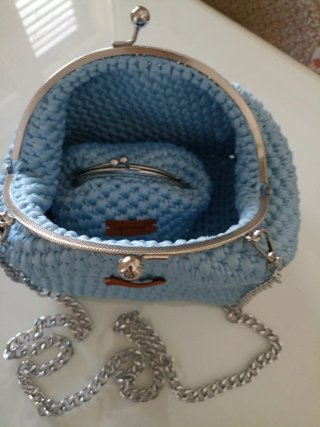 Borsa uncinetto azzurra con catena