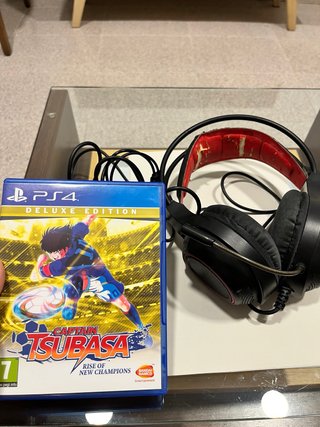PS4 Captain Tsubasa y auriculares gaming