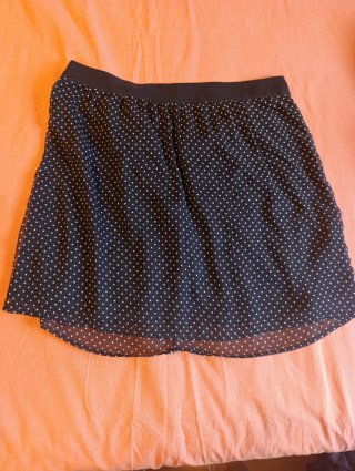 Falda corta lunares