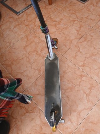 Patinete freestyle plateado