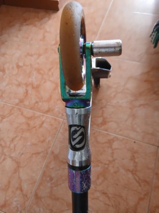 Patinete freestyle plateado