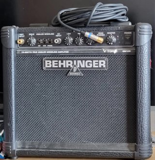 Amplificador Behringer