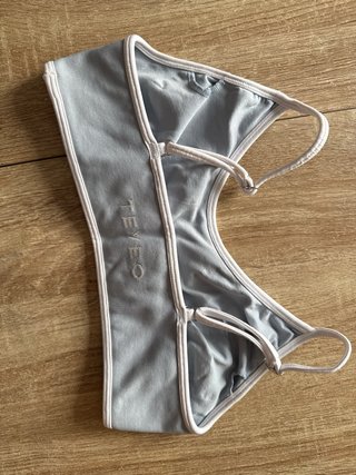 Conjunto deportivo azul cielo